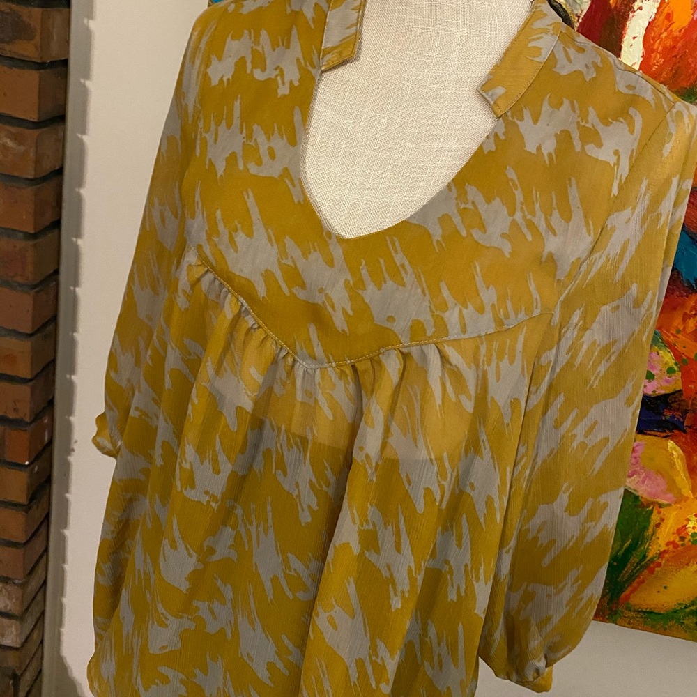 Mustard houndstooth top